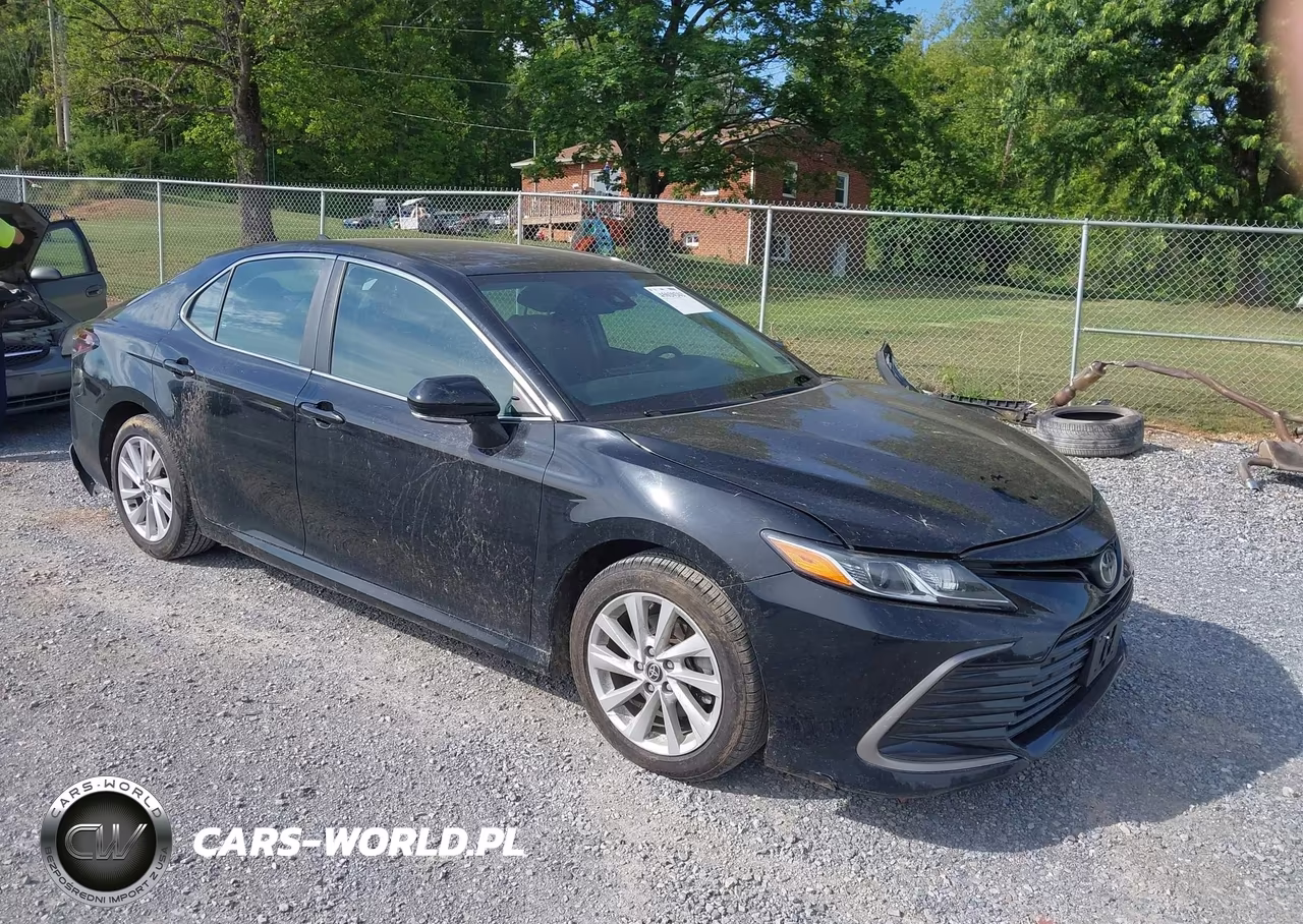 2021 Toyota Camry Le – zdjęcie 1 z 17