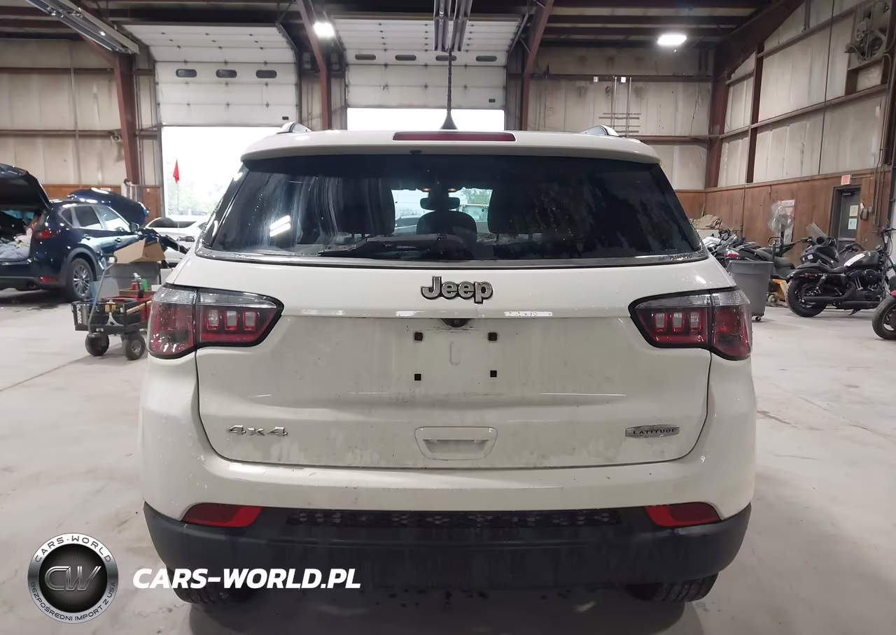 2019 Jeep Compass Latitude 4X4 VIN:3C4NJDBB7KT847502 - 16