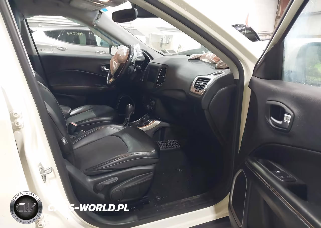 2019 Jeep Compass Latitude 4X4 VIN:3C4NJDBB7KT847502 - 5