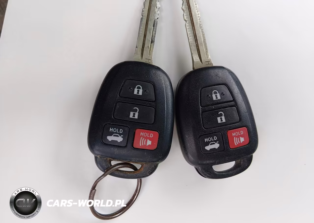 2018 Toyota Corolla Le VIN:5YFBURHE5JP816338 - 11