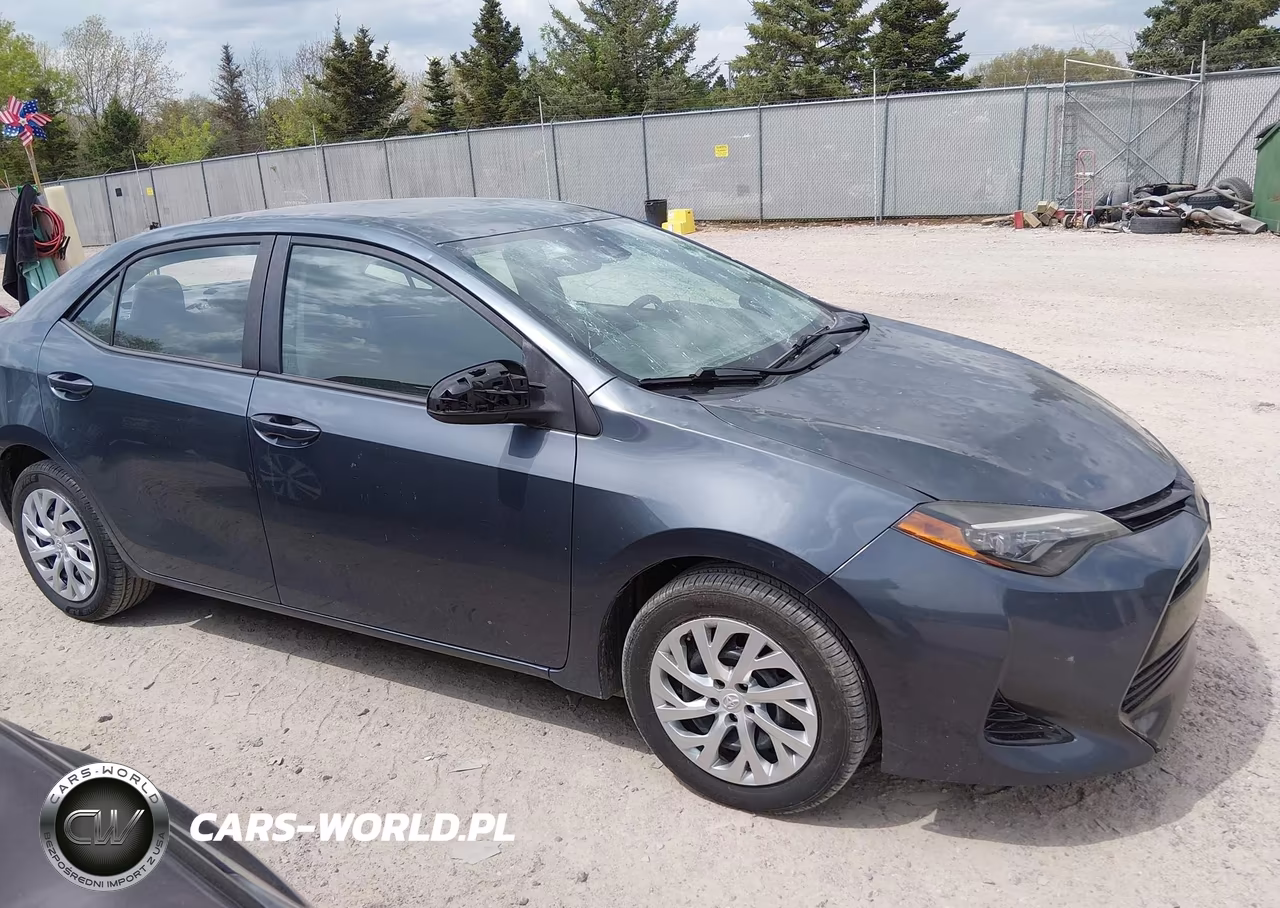 2018 Toyota Corolla Le VIN:5YFBURHE5JP816338 - 13