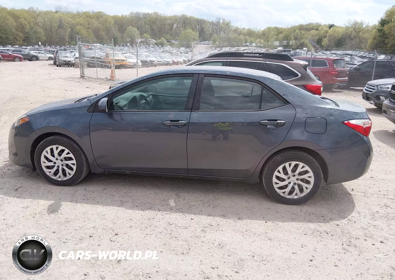 2018 Toyota Corolla Le VIN:5YFBURHE5JP816338 - 14