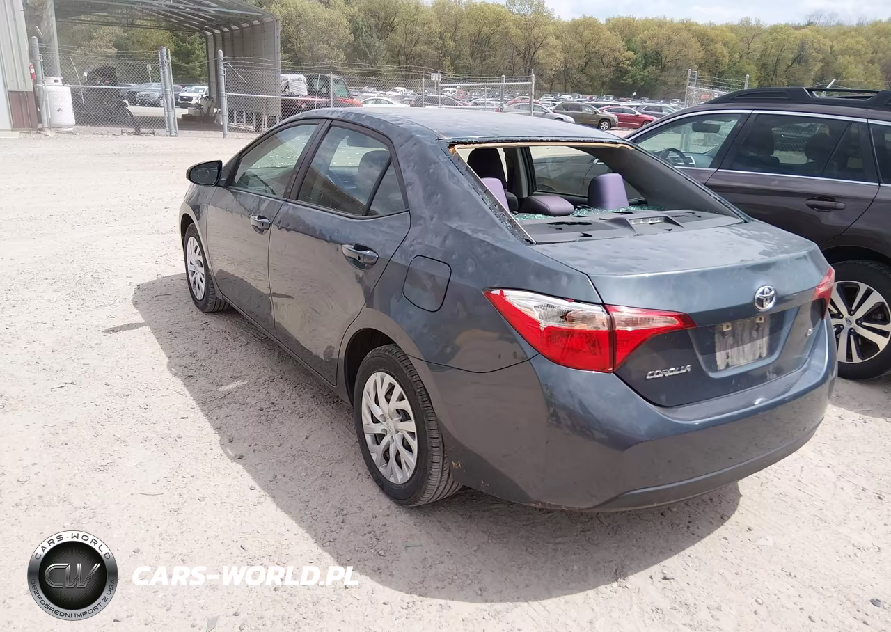 2018 Toyota Corolla Le VIN:5YFBURHE5JP816338 - 3