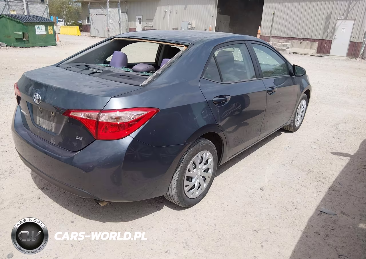 2018 Toyota Corolla Le VIN:5YFBURHE5JP816338 - 4