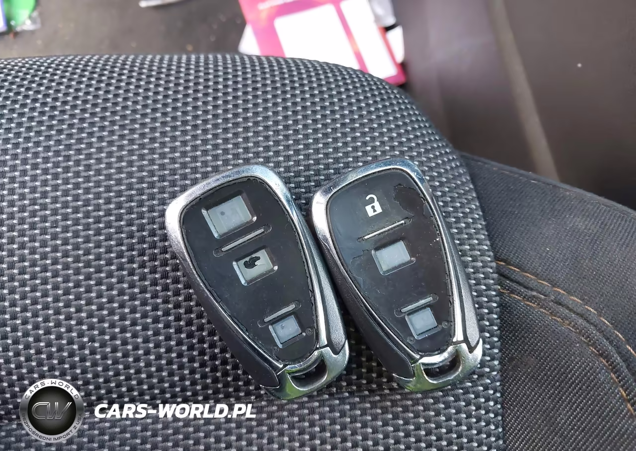 2018 Chevrolet Traverse Ls VIN:1GNERFKW2JJ163705 - 11