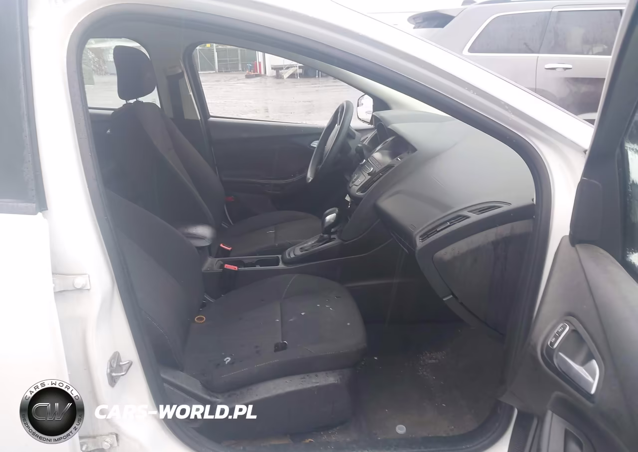 2018 Ford Focus Se VIN:1FADP3F23JL250541 - 5