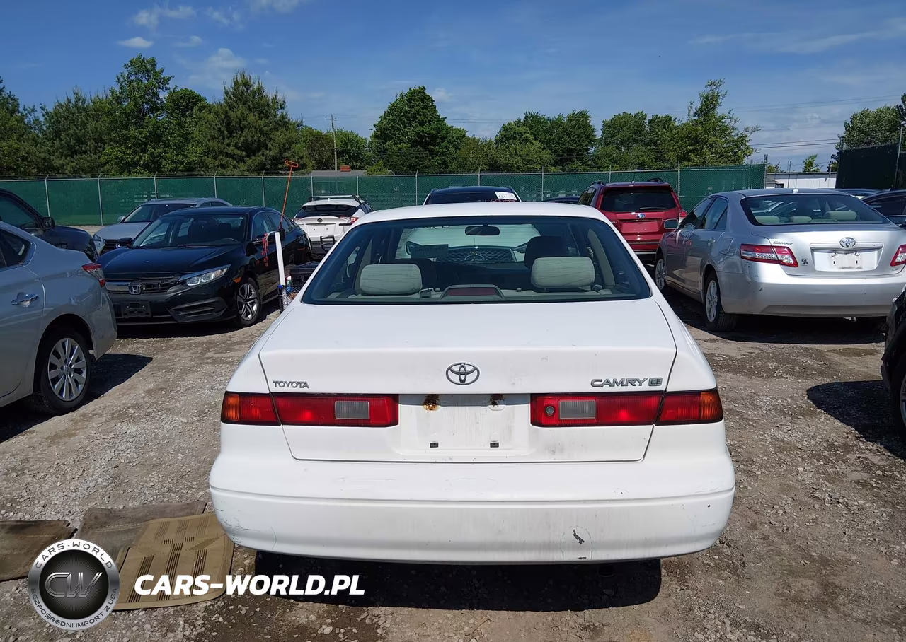 1999 Toyota Camry Le VIN:JT2BG22K8X0276718 - 17