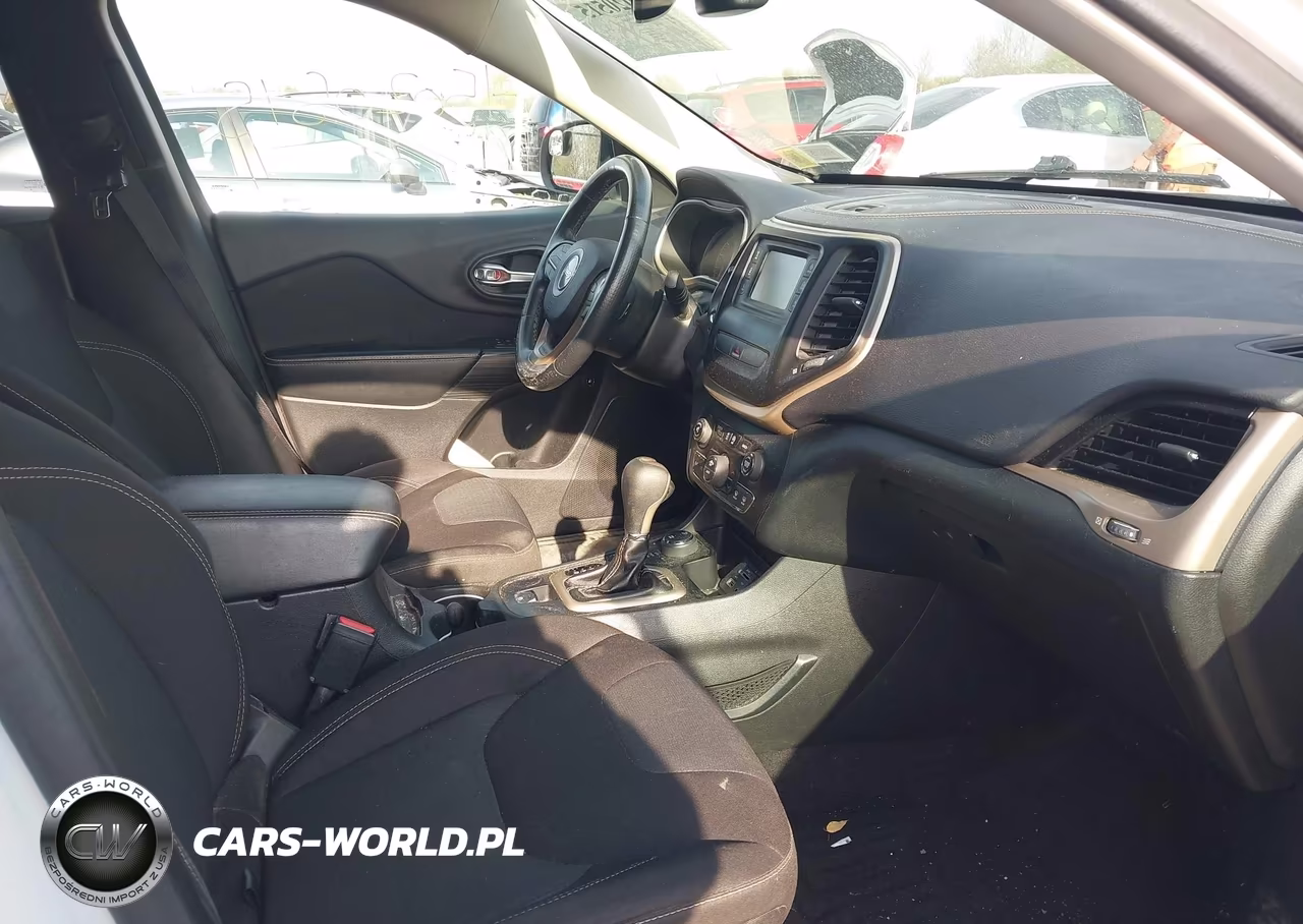 2016 Jeep Cherokee Altitude VIN:1C4PJMCS9GW134268 - 5