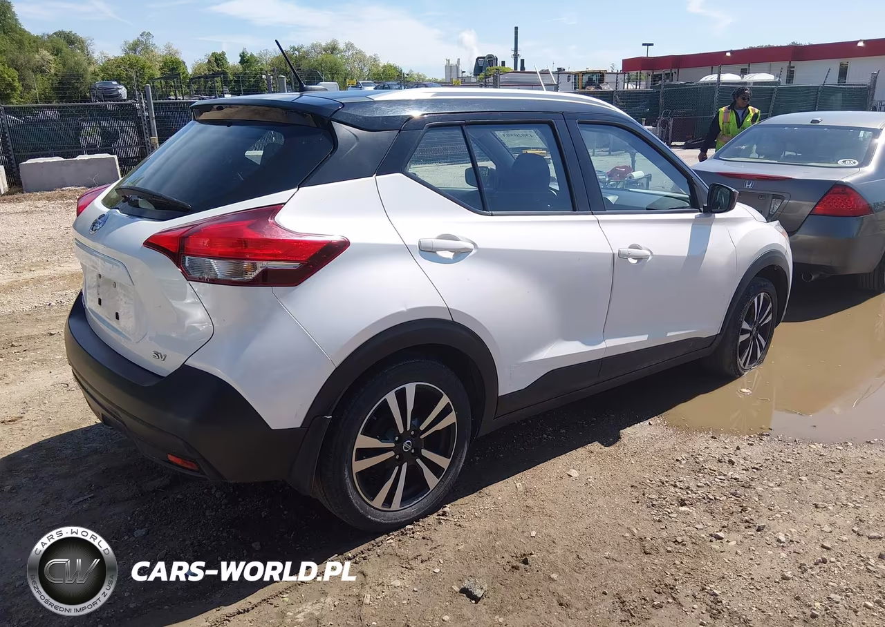 2018 Nissan Kicks Sv VIN:3N1CP5CU7JL540649 - 4