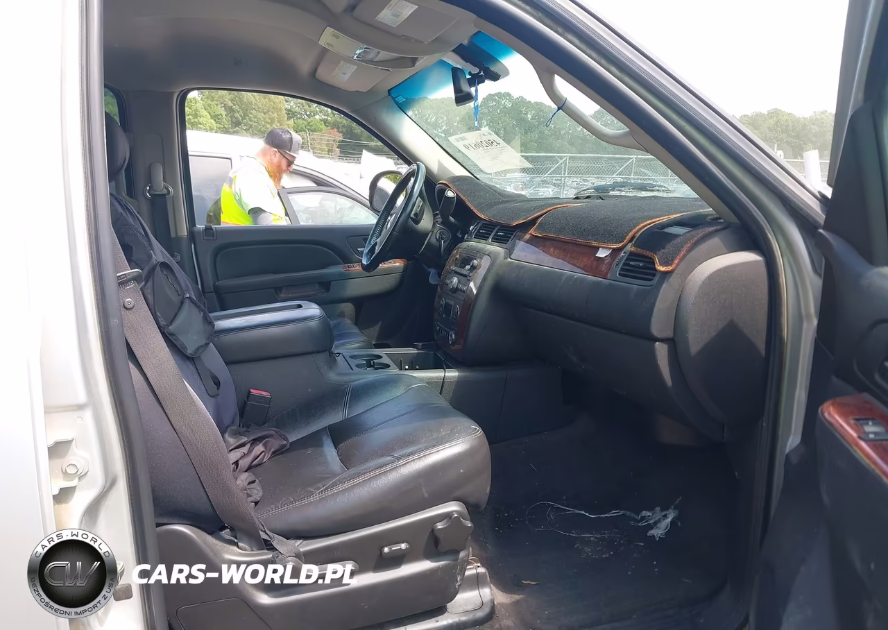 2010 Chevrolet Tahoe Lt VIN:1GNUCBE03AR275184 - 5