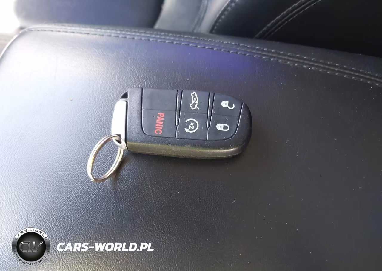 2015 Chrysler 200 C VIN:1C3CCCCG5FN527112 - 11