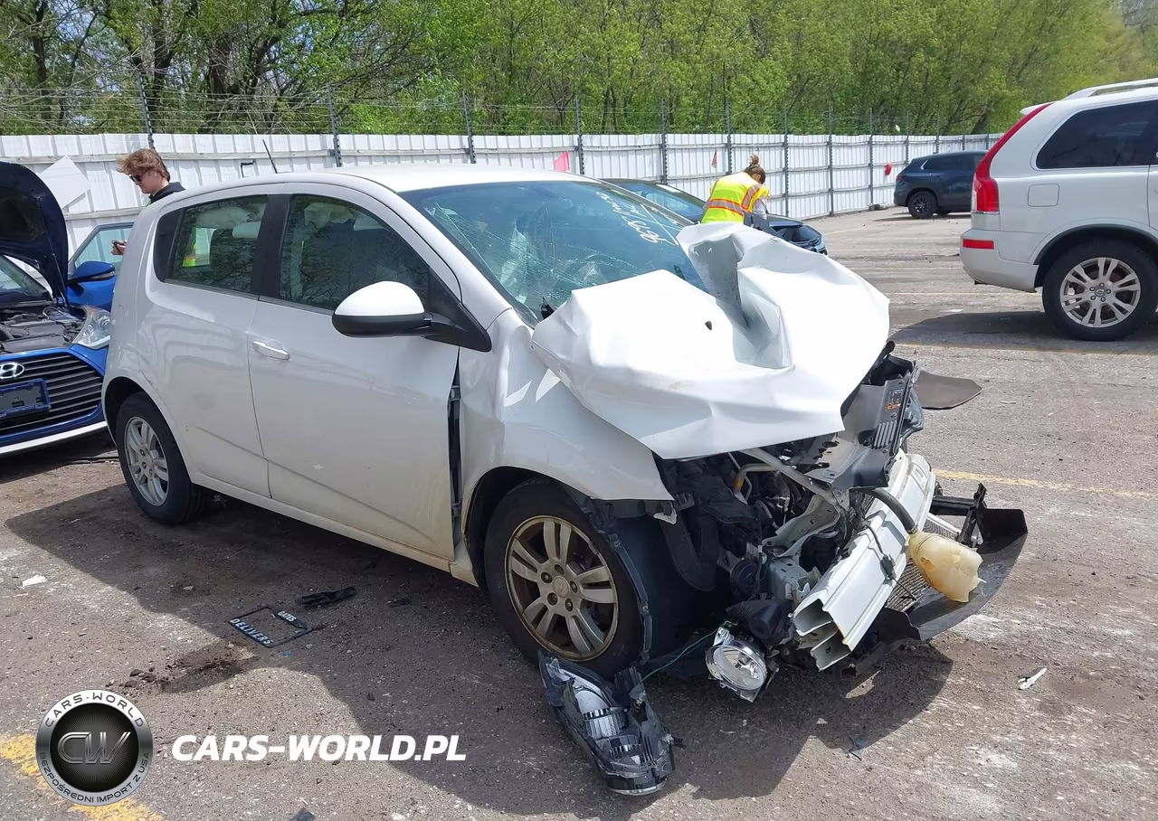 2016 Chevrolet Sonic Lt Auto – zdjęcie 1 z 17