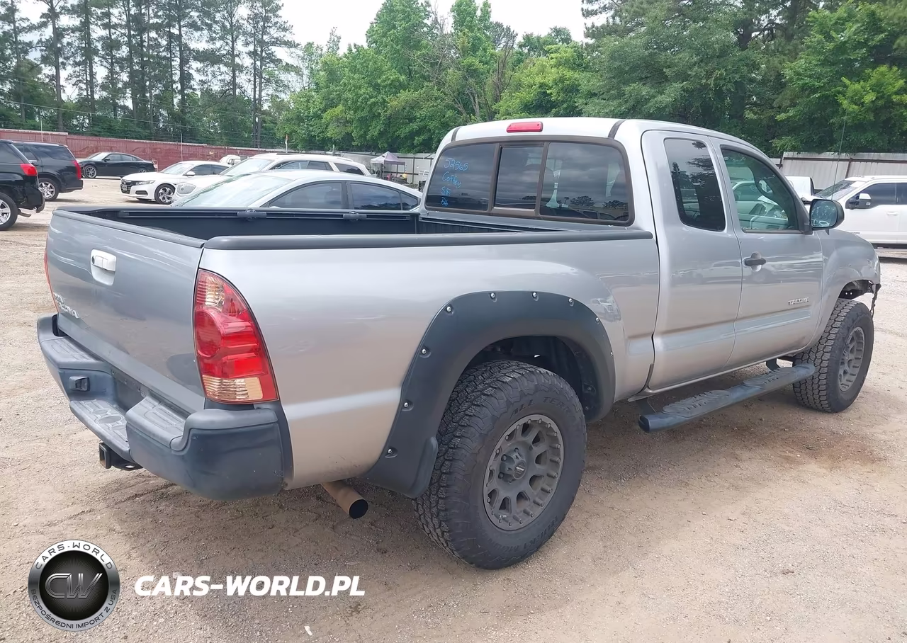 2015 Toyota Tacoma VIN:5TFTX4CNXFX054994 - 4