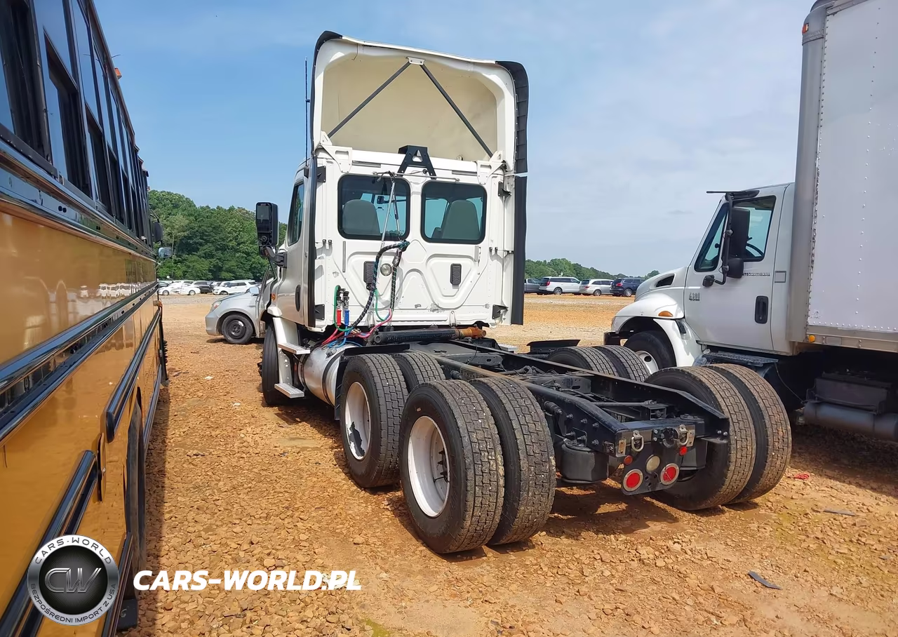2017 Freightliner Cascadia 113 VIN:3AKJGBDV4HSHR5968 - 3