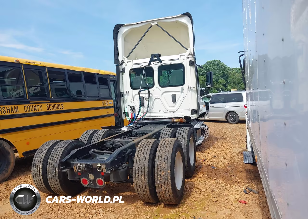 2017 Freightliner Cascadia 113 VIN:3AKJGBDV4HSHR5968 - 4