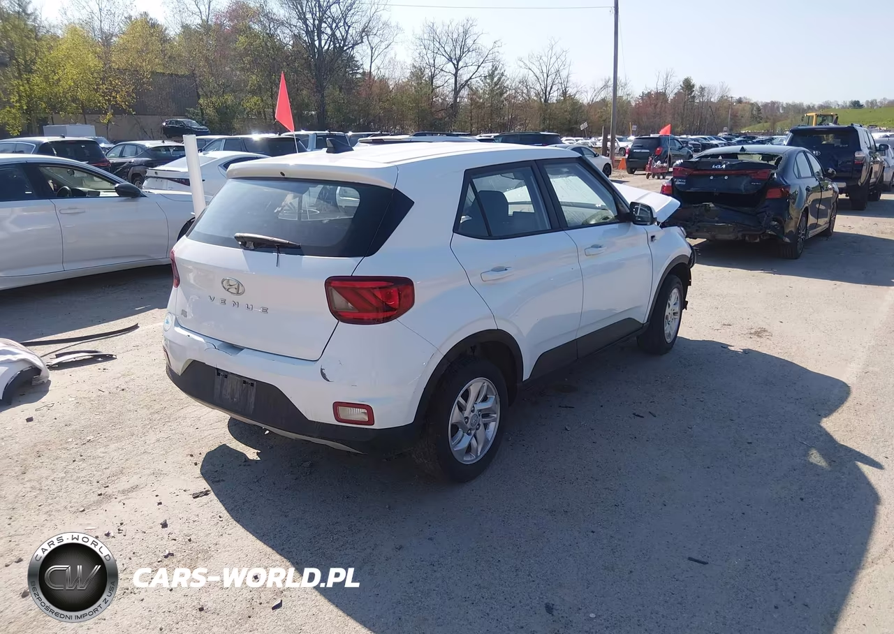 2021 Hyundai Venue Se VIN:KMHRB8A34MU069423 - 4