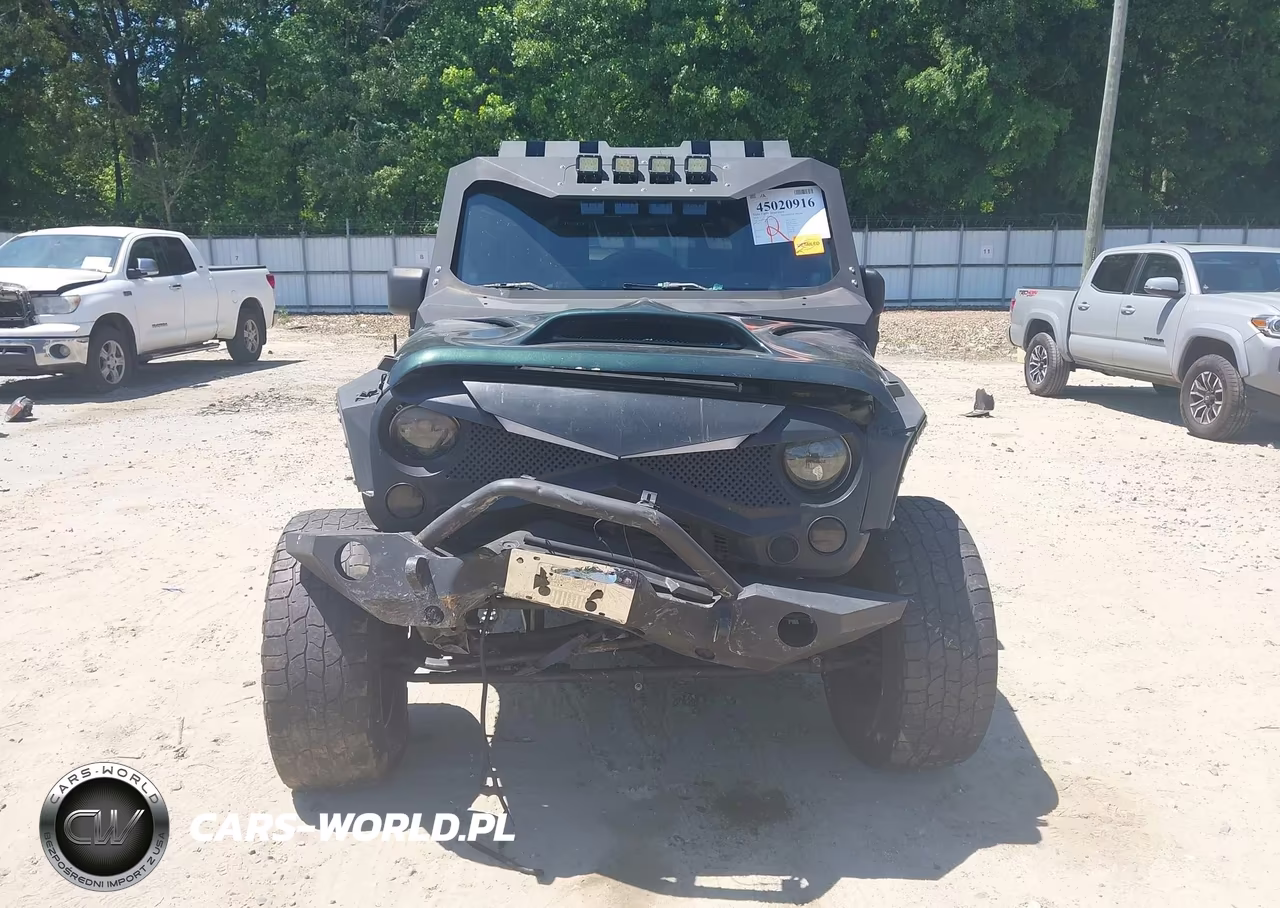 2010 Jeep Wrangler Unlimited Sahara VIN:1J4BA5H10AL122643 - 12
