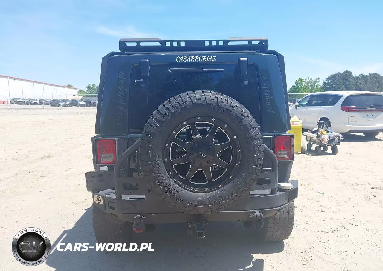2010 Jeep Wrangler Unlimited Sahara VIN:1J4BA5H10AL122643 - 16