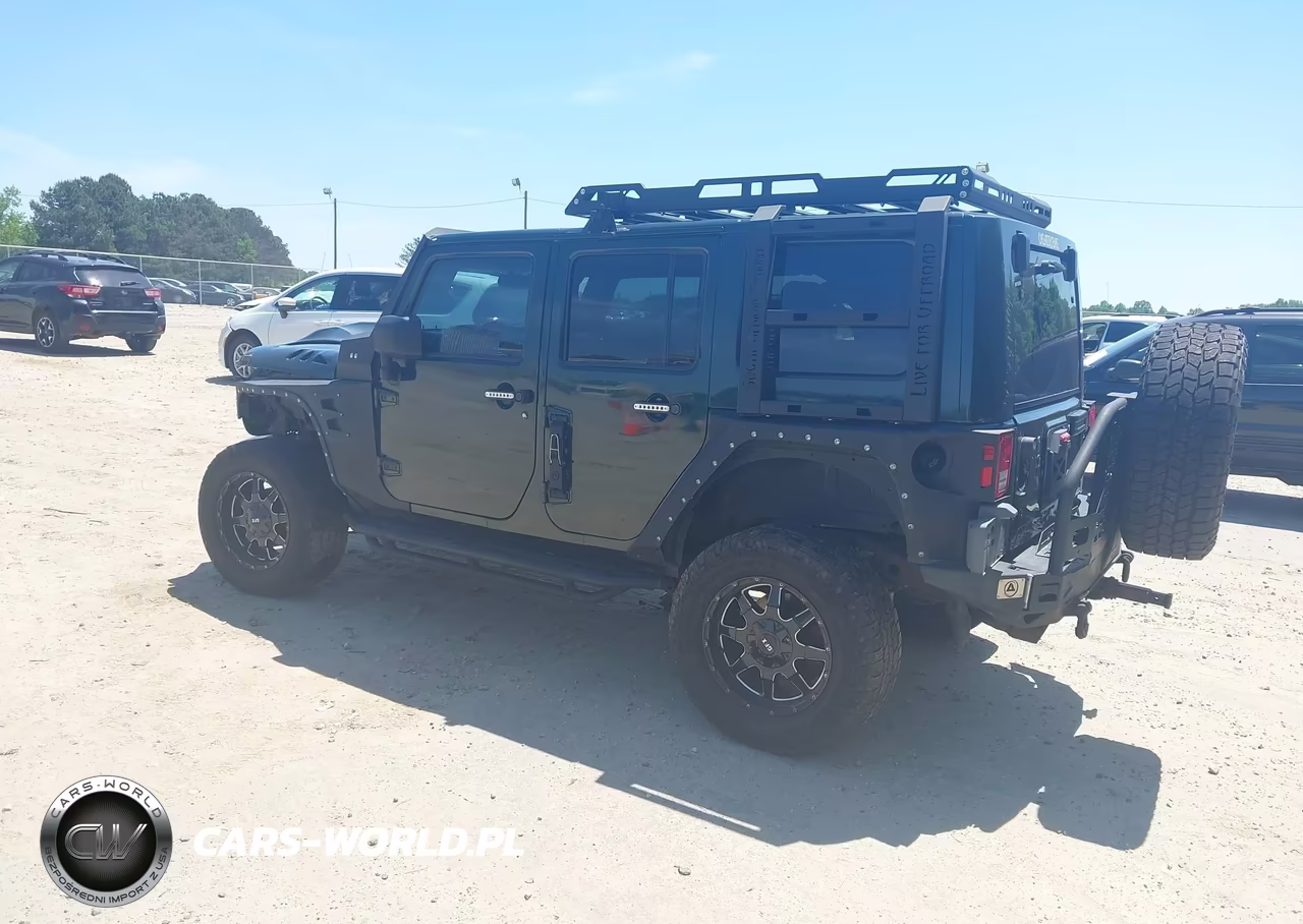 2010 Jeep Wrangler Unlimited Sahara VIN:1J4BA5H10AL122643 - 3