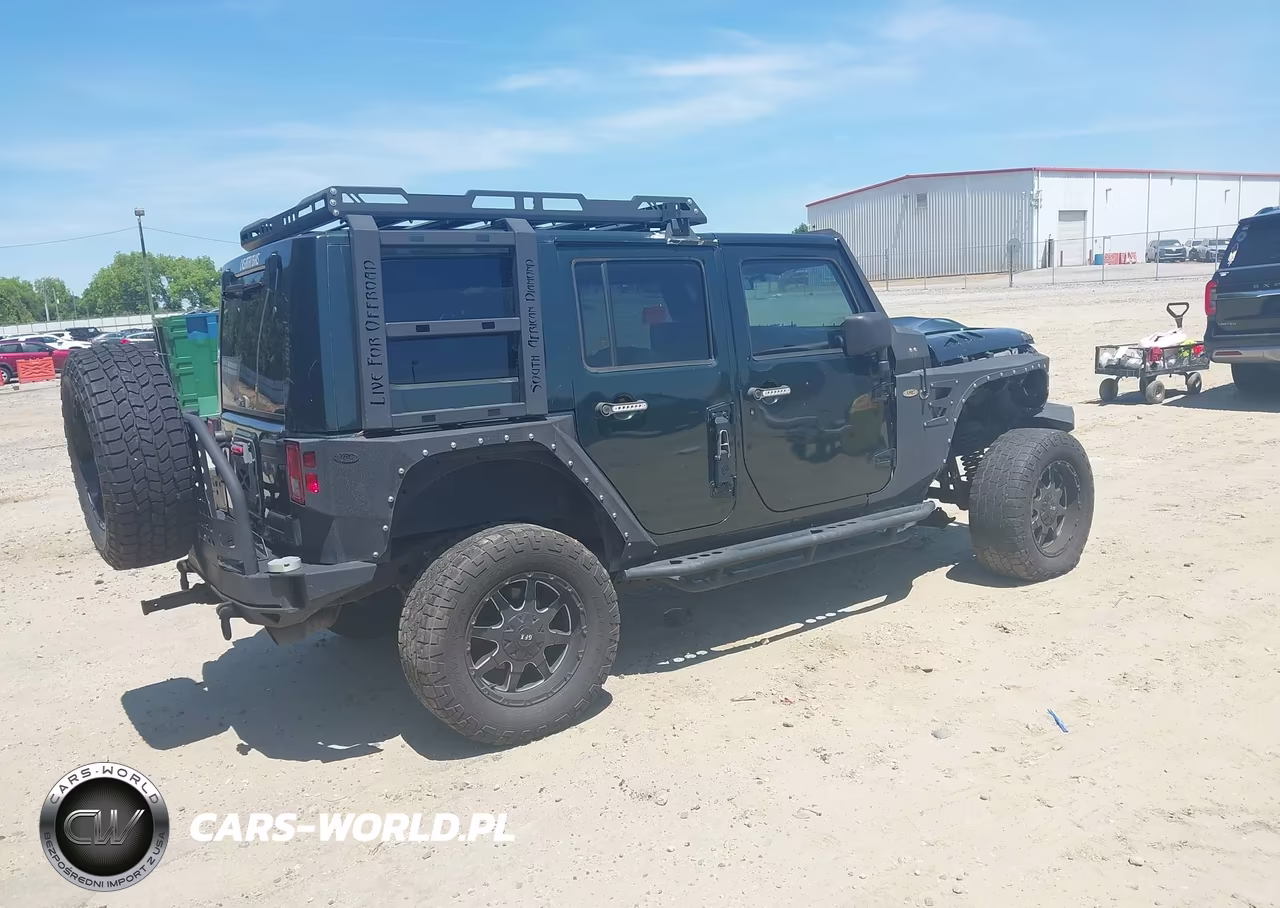 2010 Jeep Wrangler Unlimited Sahara VIN:1J4BA5H10AL122643 - 4