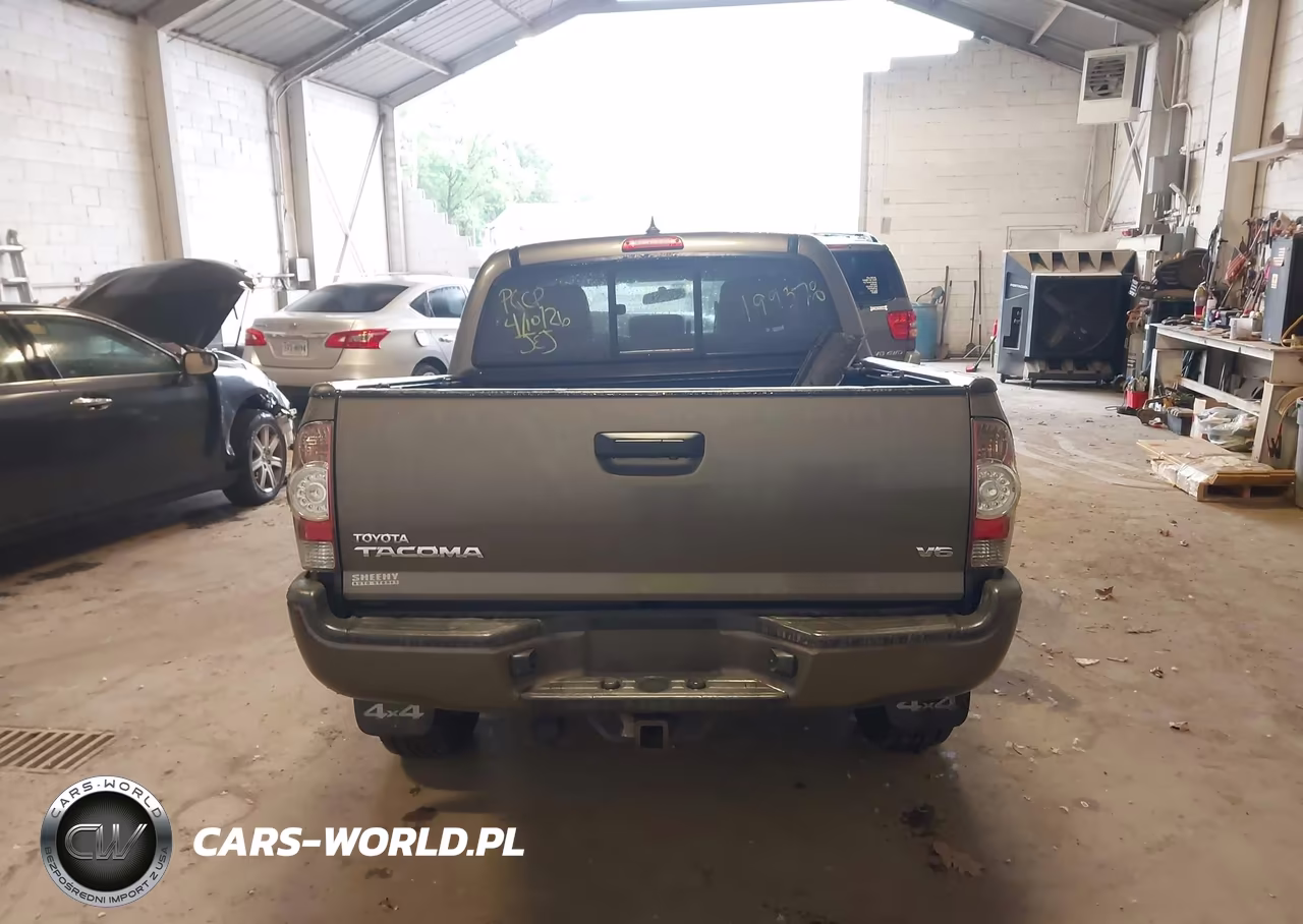 2015 Toyota Tacoma Base V6 VIN:3TMLU4EN6FM199378 - 16