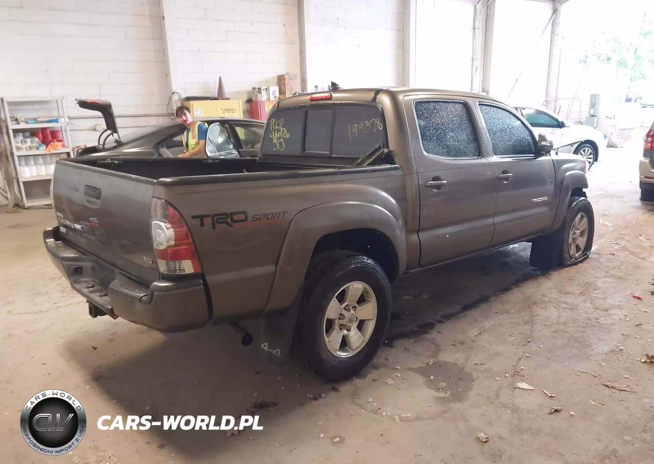 2015 Toyota Tacoma Base V6 VIN:3TMLU4EN6FM199378 - 4