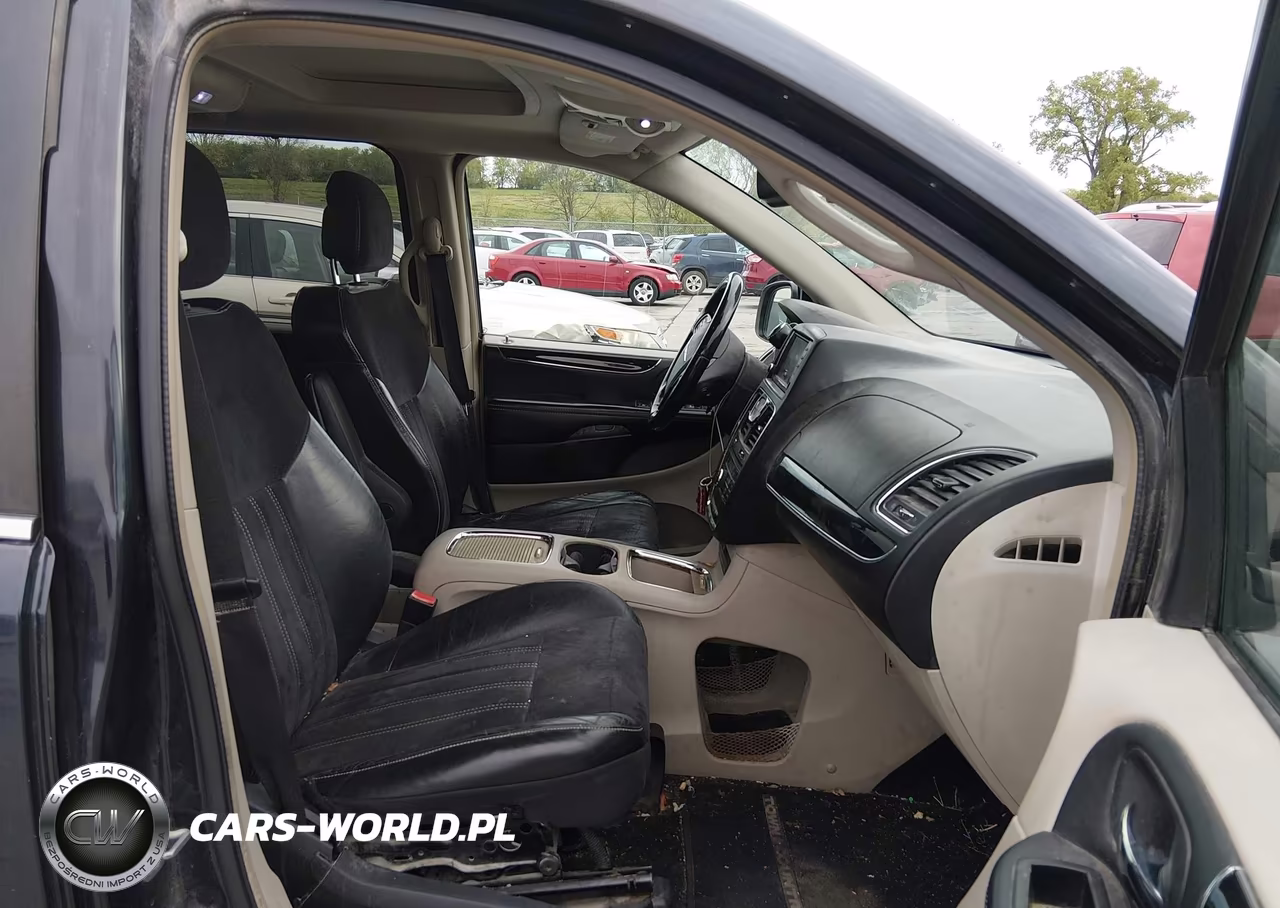 2014 Chrysler Town & Country Touring-L 30Th Anniversary VIN:2C4RC1CG7ER413141 - 5