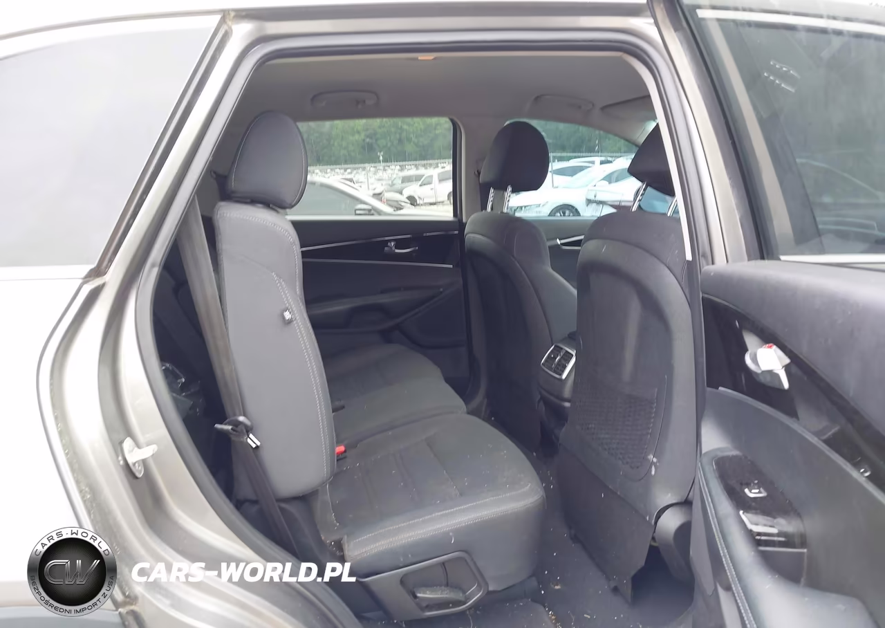 2019 Kia Sorento 2.4L L VIN:5XYPG4A35KG475621 - 8