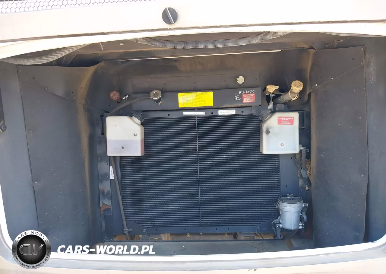 2002 Freightliner Chassis X Line Motor Home VIN:4UZAAJBV62CK33040 - 10