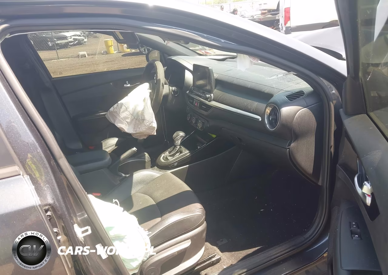 2020 Kia Forte Gt-Line VIN:3KPF34AD0LE160823 - 5