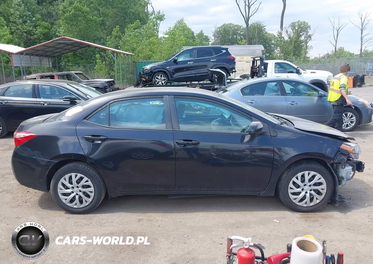 2019 Toyota Corolla Le VIN:5YFBURHE4KP939792 - 13