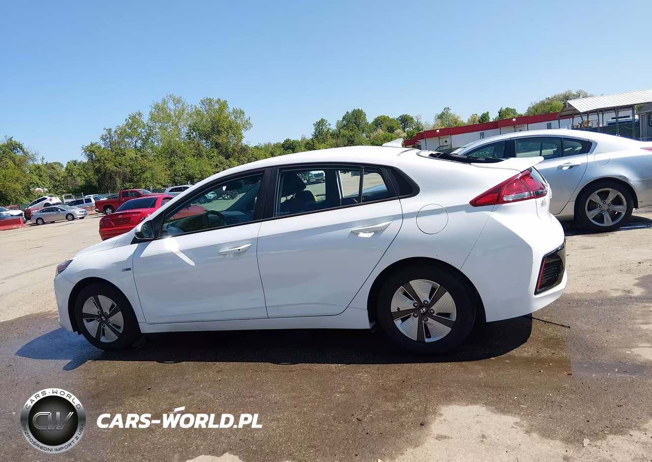 2018 Hyundai Ioniq Hybrid Blue VIN:KMHC65LC4JU082688 - 14