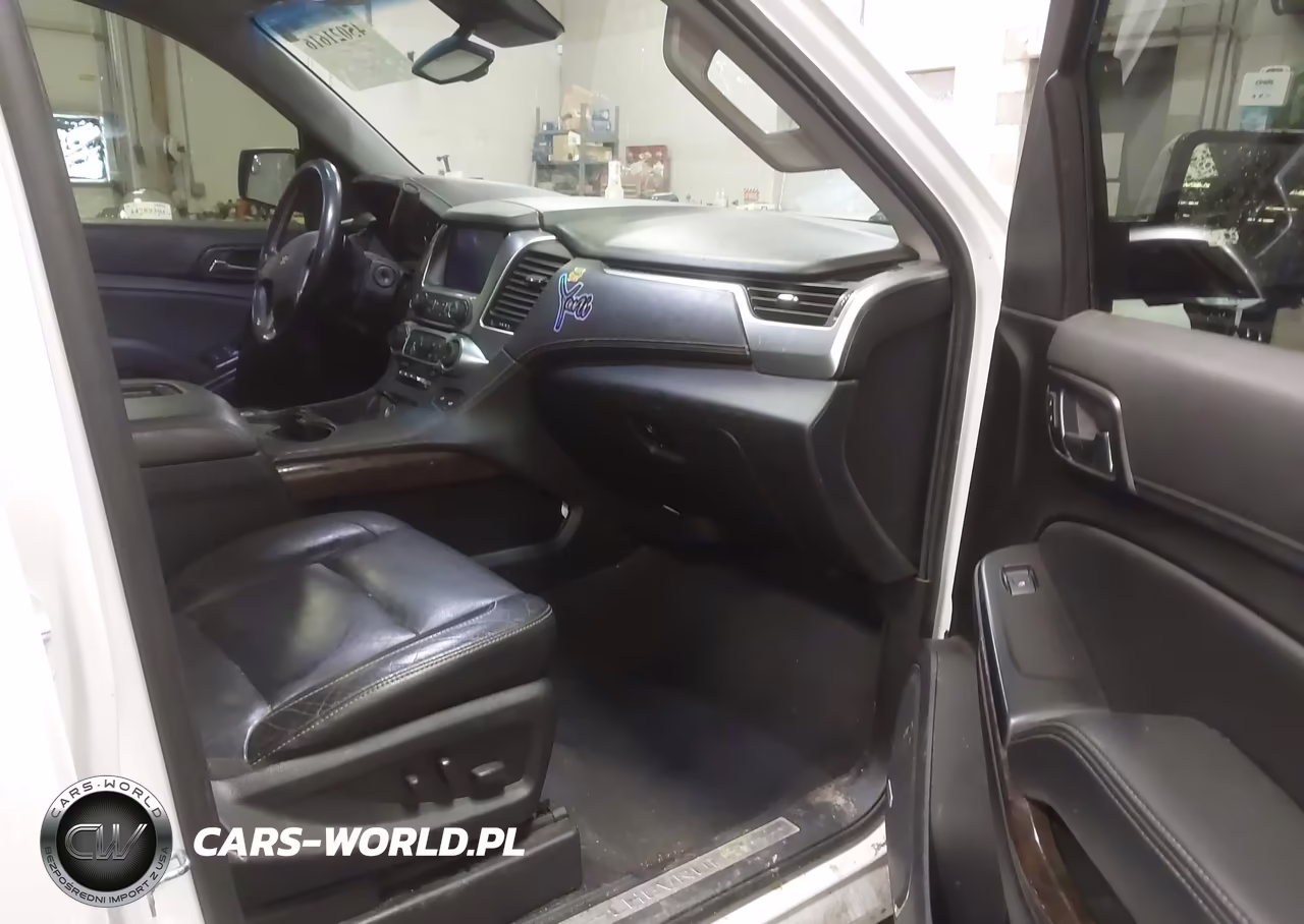 2019 Chevrolet Suburban Lt VIN:1GNSKHKC8KR335926 - 5