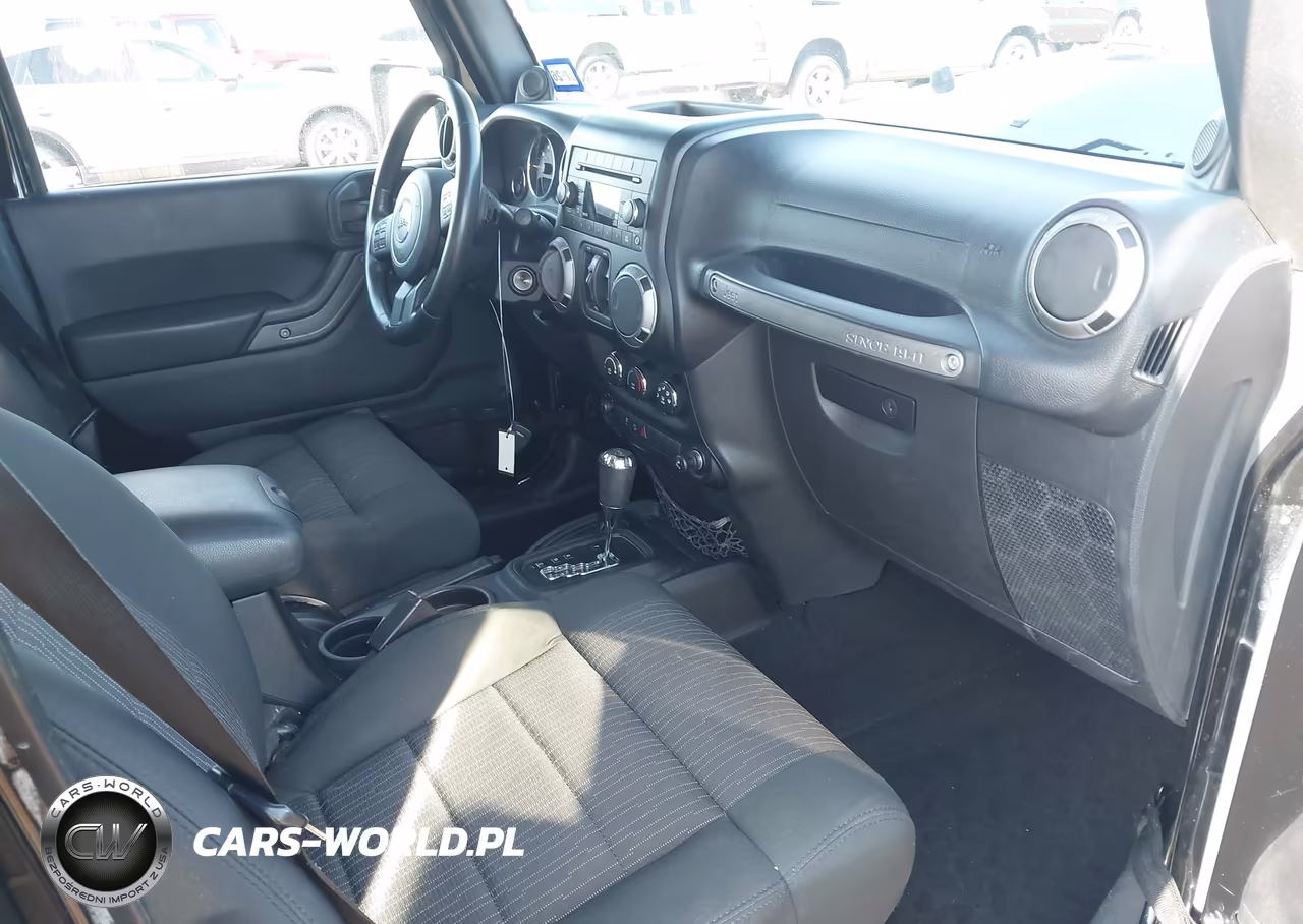 2012 Jeep Wrangler Unlimited Sport VIN:1C4BJWDG4CL284395 - 5