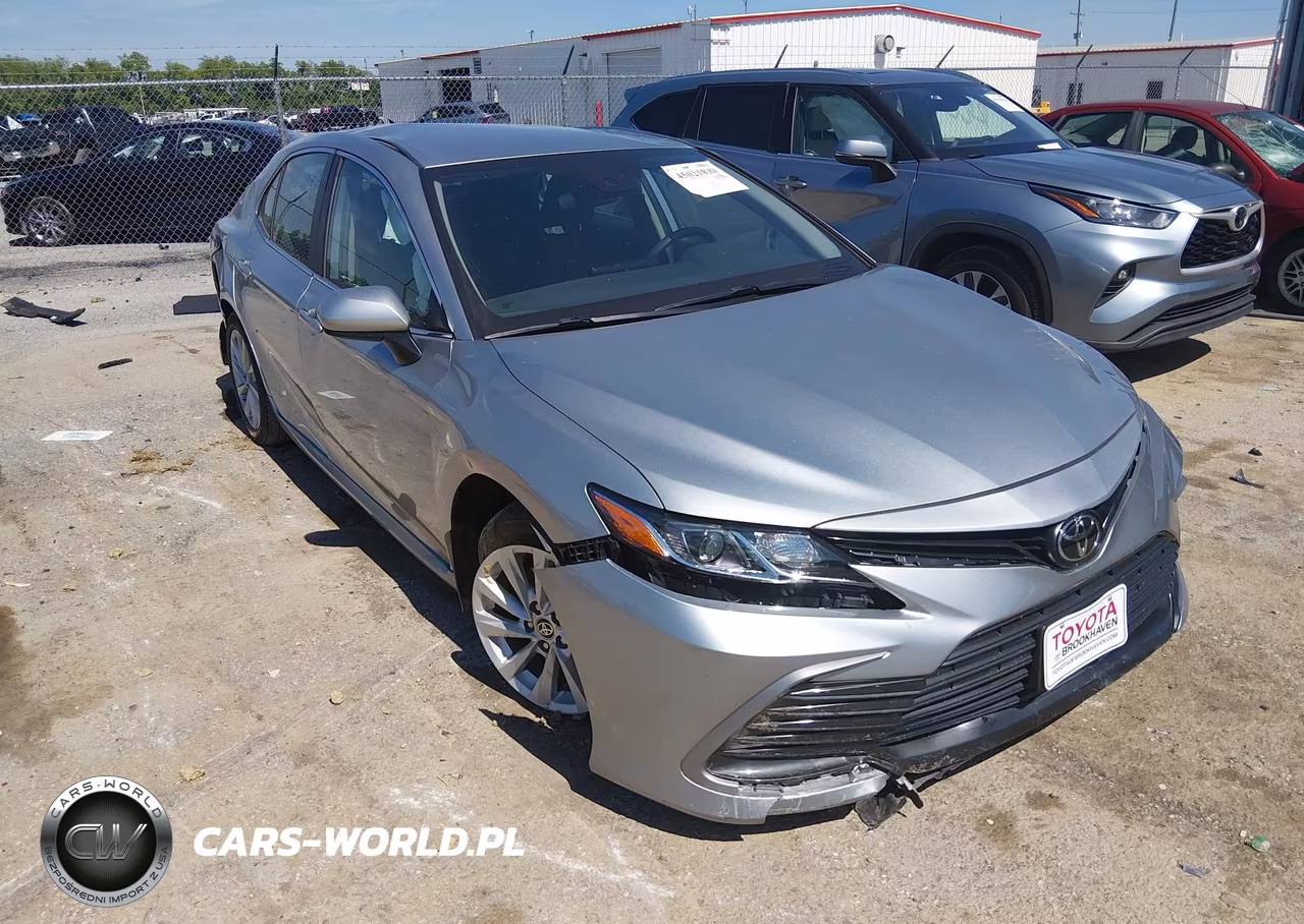 2024 Toyota Camry Le – zdjęcie 1 z 15