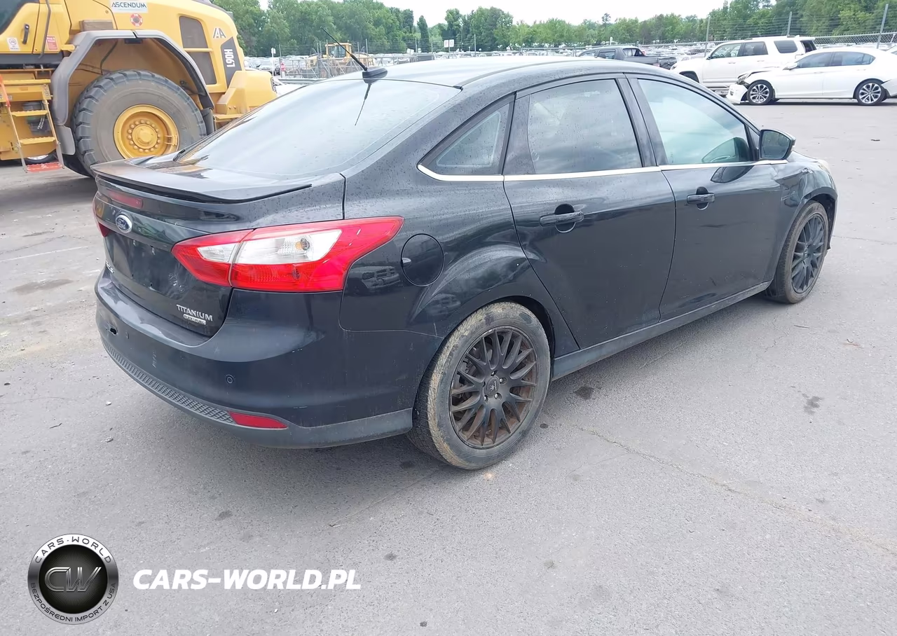 2014 Ford Focus Titanium VIN:1FADP3J25EL141656 - 4