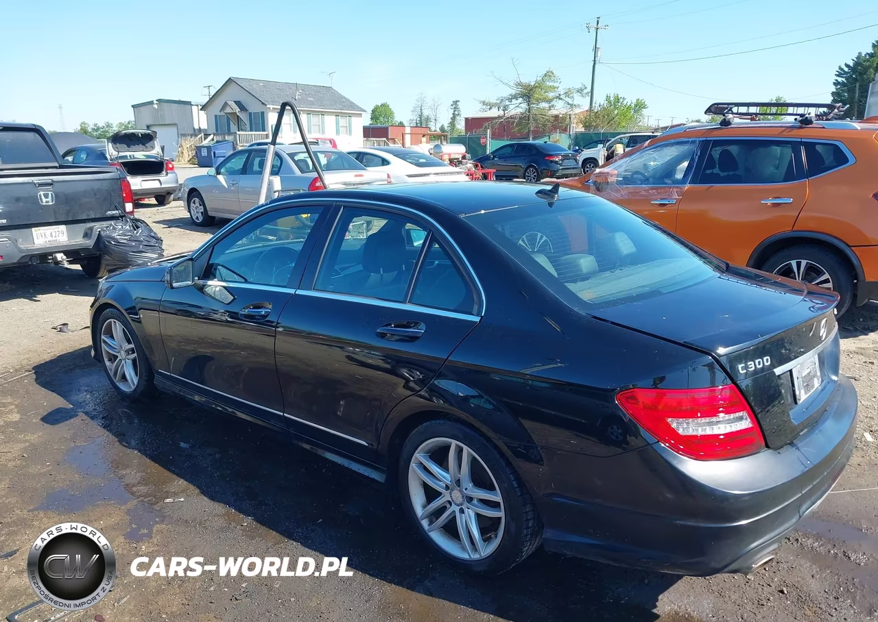 2013 Mercedes-Benz C 300 Sport 4Matic VIN:WDDGF8AB3DR253641 - 3