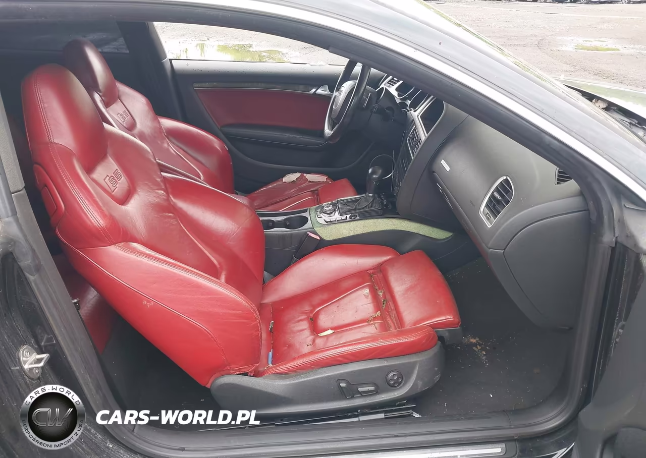 2010 Audi S5 Premium Plus VIN:WAUCVAFR1AA061697 - 5