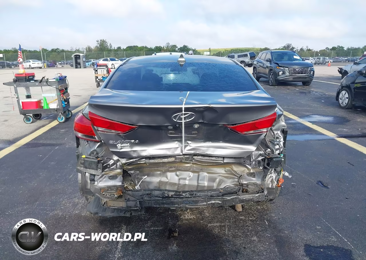 2018 Hyundai Elantra Sel VIN:5NPD84LF4JH267907 - 17