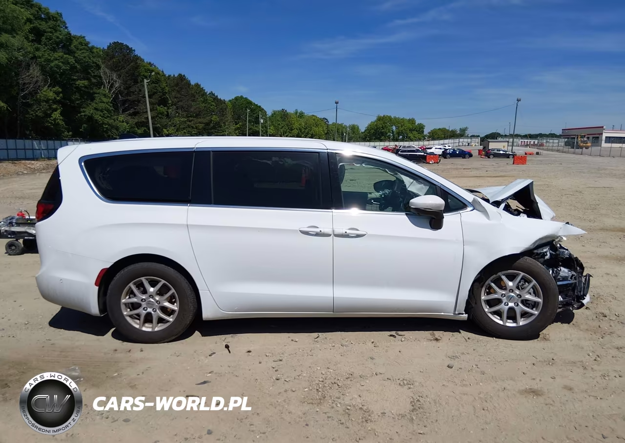 2023 Chrysler Pacifica Touring L VIN:2C4RC1BG8PR526522 - 14