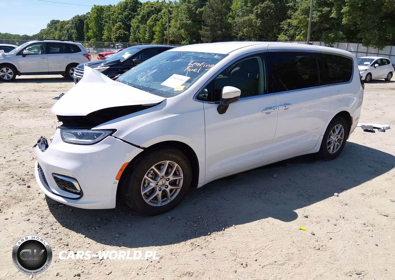 2023 Chrysler Pacifica Touring L VIN:2C4RC1BG8PR526522 - 2