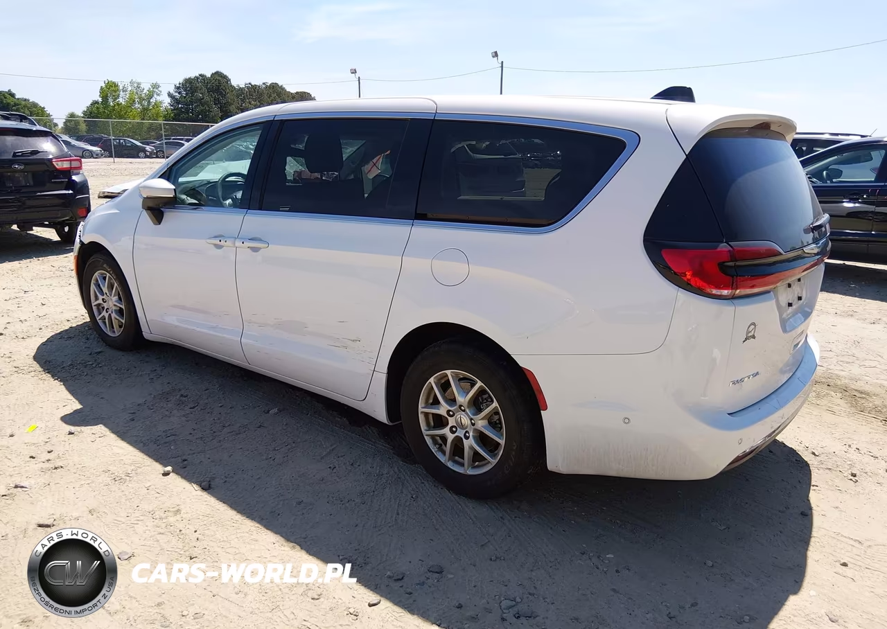 2023 Chrysler Pacifica Touring L VIN:2C4RC1BG8PR526522 - 3