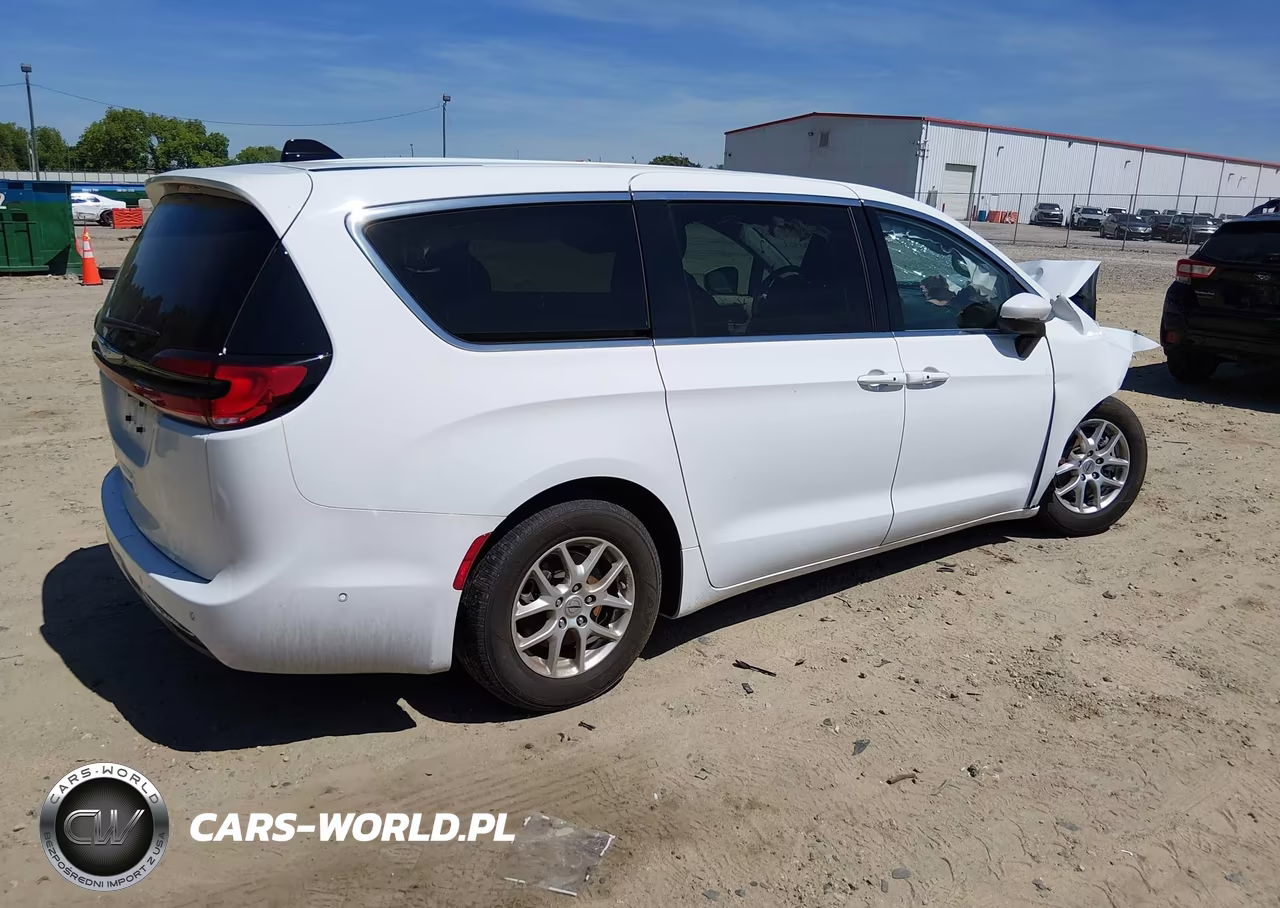 2023 Chrysler Pacifica Touring L VIN:2C4RC1BG8PR526522 - 4
