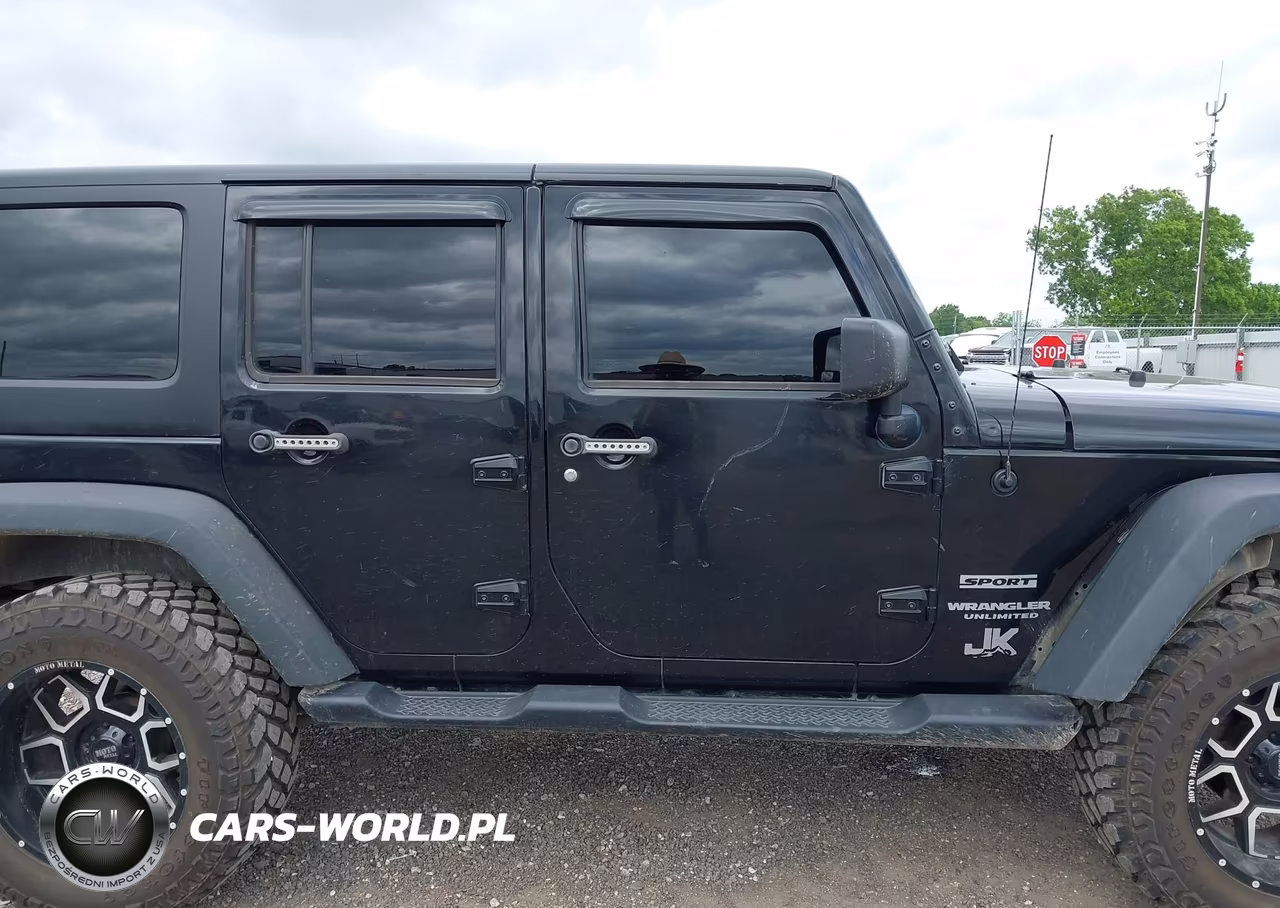 2017 Jeep Wrangler Unlimited Sport 4X4 VIN:1C4BJWDG5HL716371 - 13
