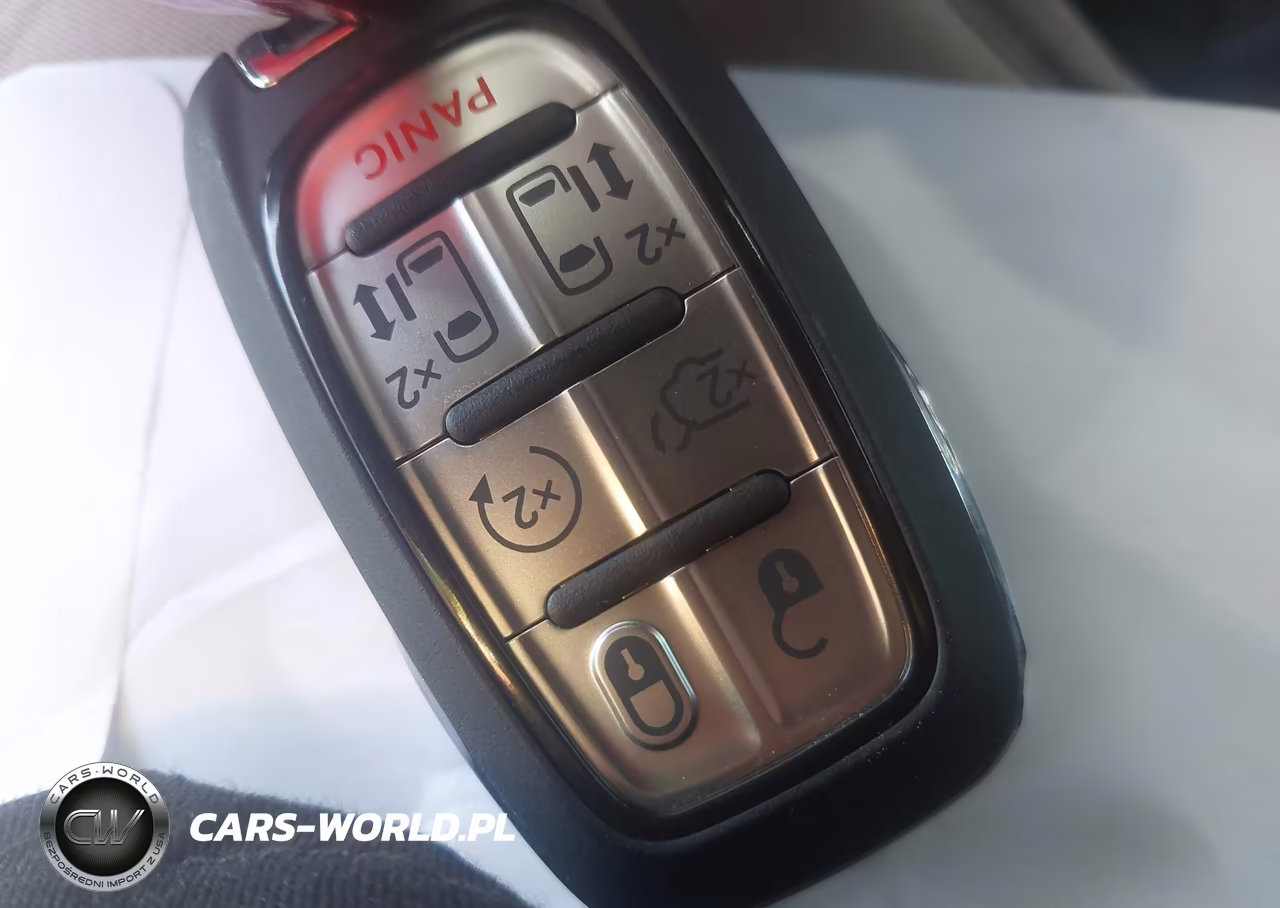 2023 Chrysler Pacifica Hybrid Touring L VIN:2C4RC1L78PR599629 - 11