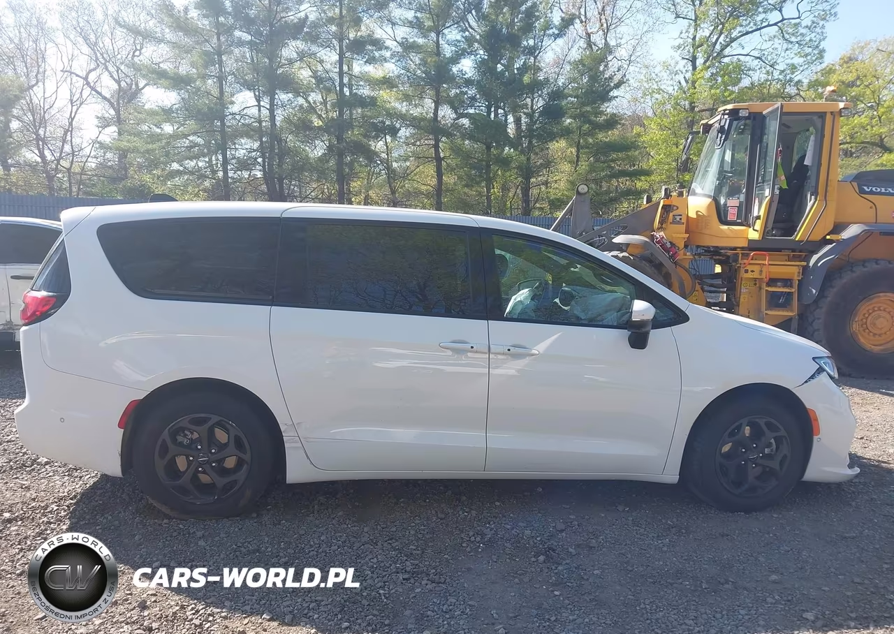 2023 Chrysler Pacifica Hybrid Touring L VIN:2C4RC1L78PR599629 - 14