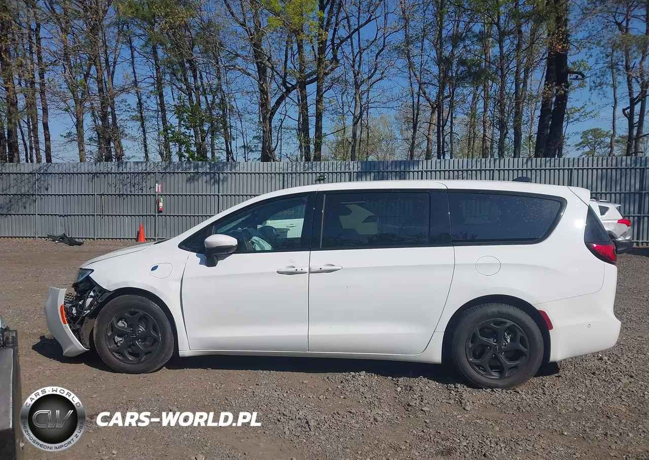2023 Chrysler Pacifica Hybrid Touring L VIN:2C4RC1L78PR599629 - 15