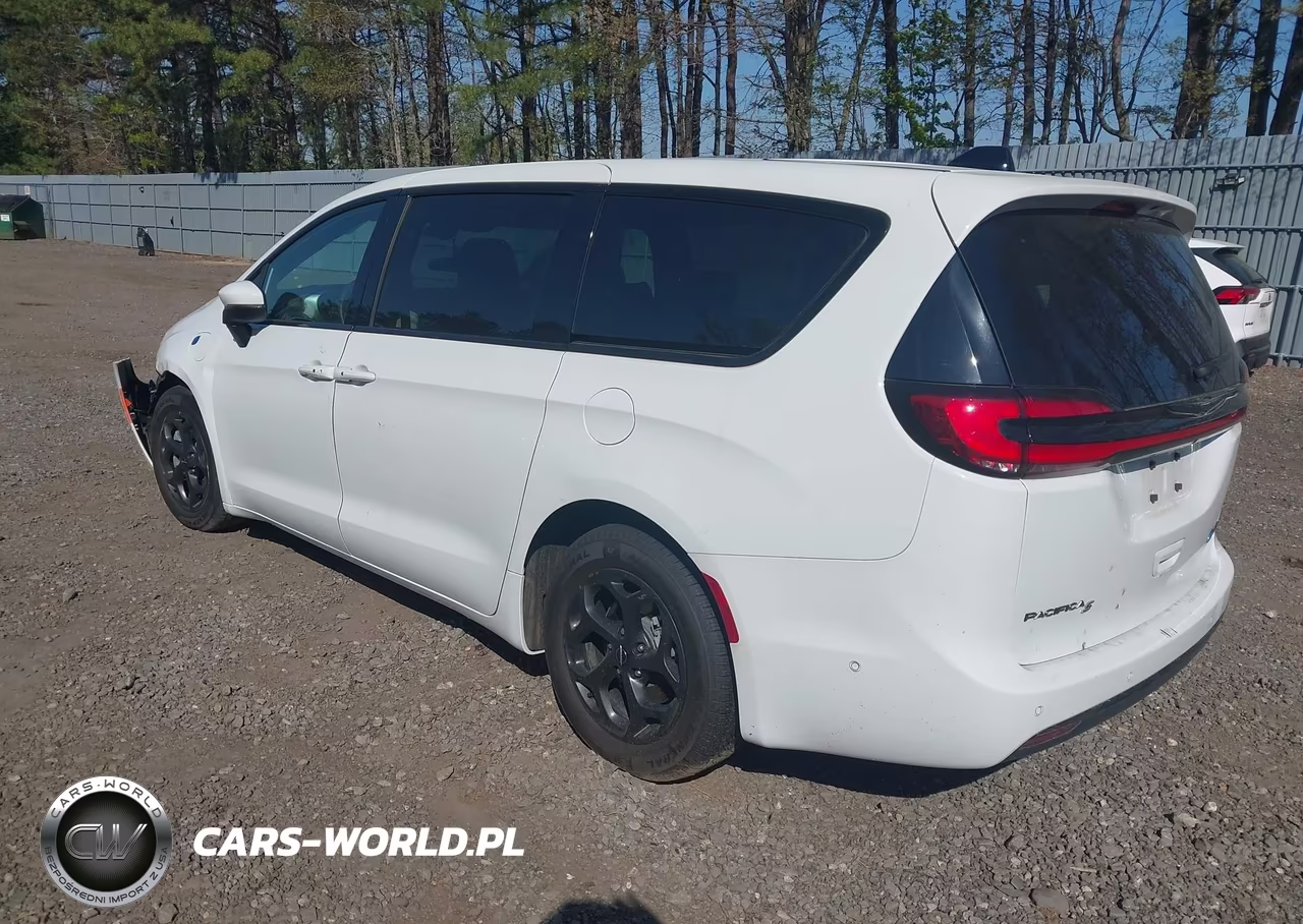 2023 Chrysler Pacifica Hybrid Touring L VIN:2C4RC1L78PR599629 - 3
