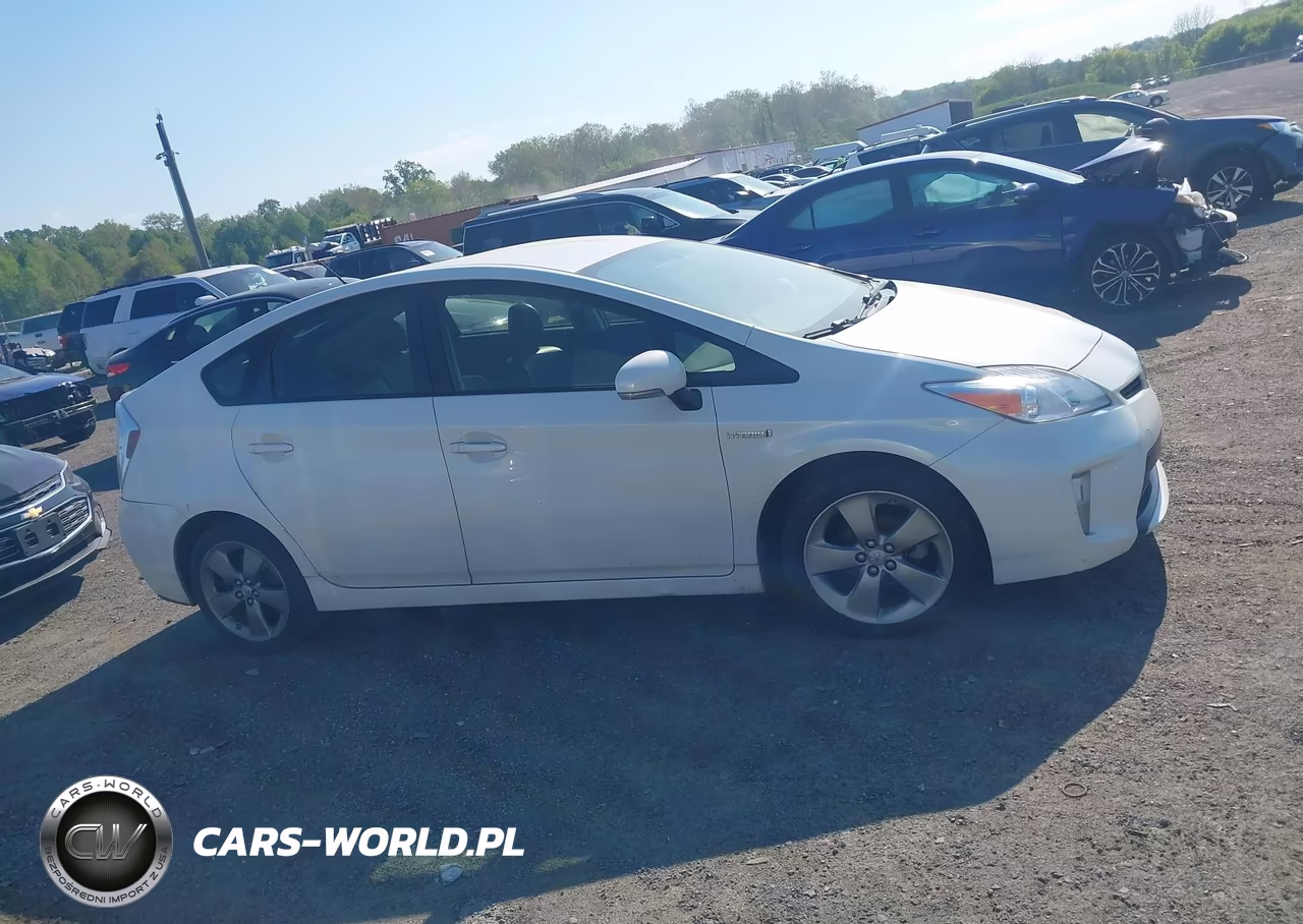 2015 Toyota Prius Persona Series Special Edition VIN:JTDKN3DUXF0397430 - 13