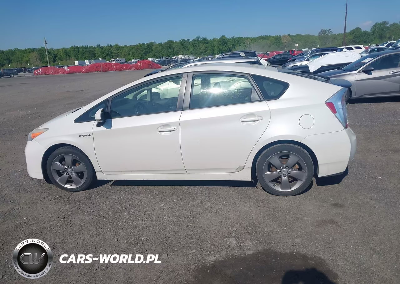 2015 Toyota Prius Persona Series Special Edition VIN:JTDKN3DUXF0397430 - 14